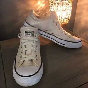 Woman’s Converse!